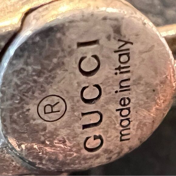 Gucci Silver Minimalist Necklace with Interlocking Pendant - Picture 4 of 5